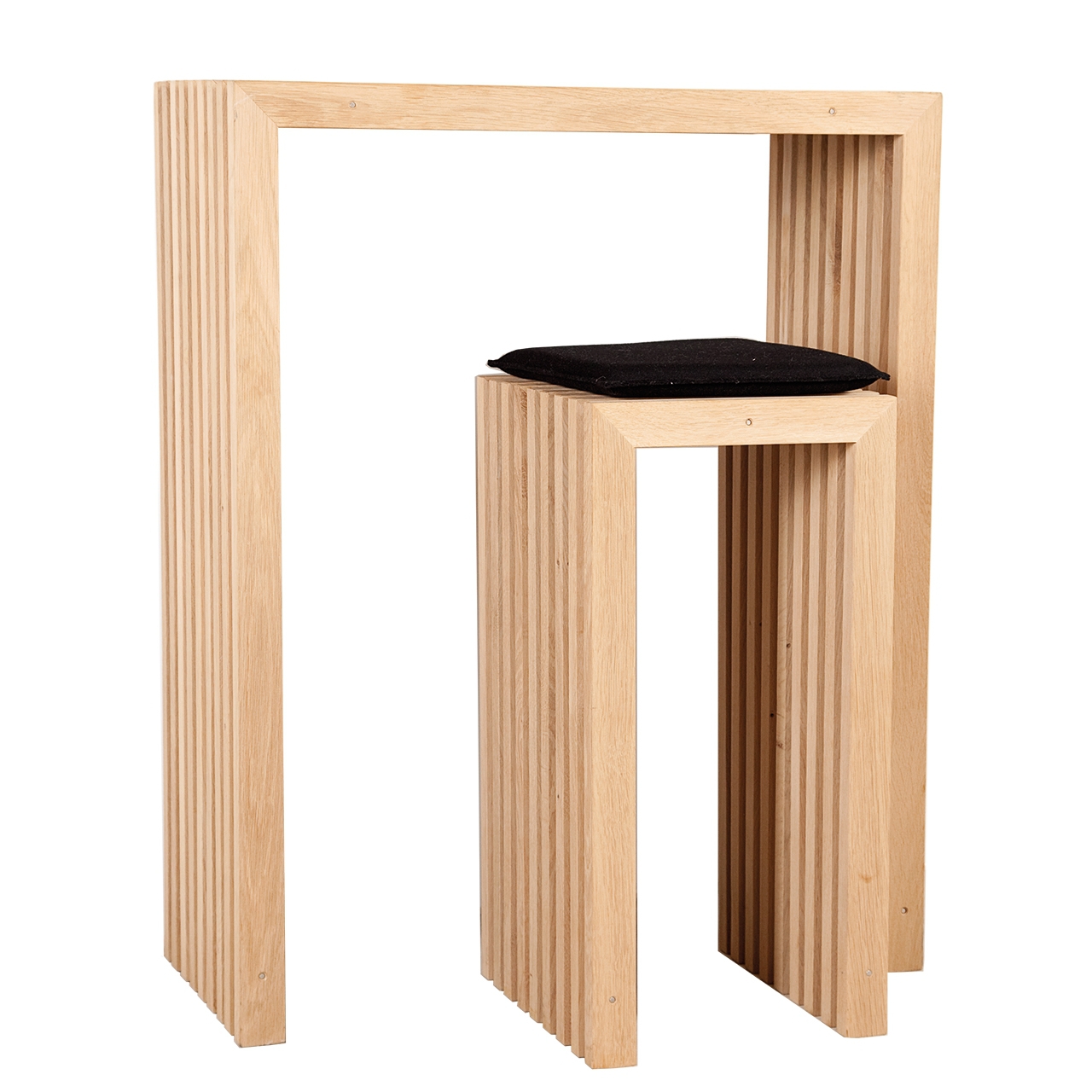 Standing table made of oak slats