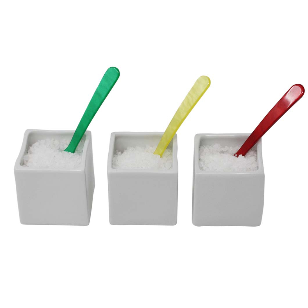 Minis made of porcelain with spoon and salt