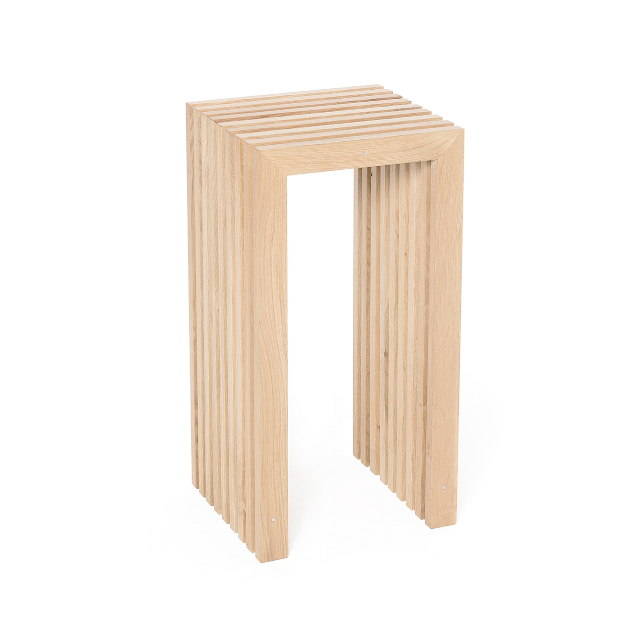 Hoher Hocker aus Eichenlamellen
