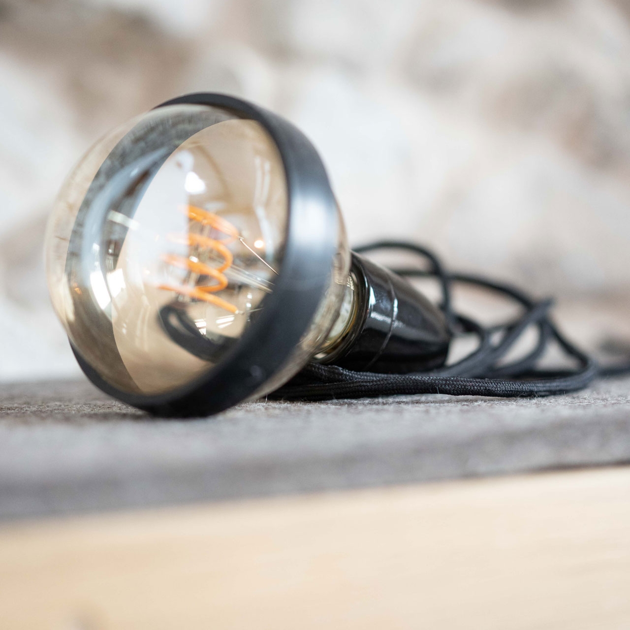Layinglamp – Completely Black Lamp